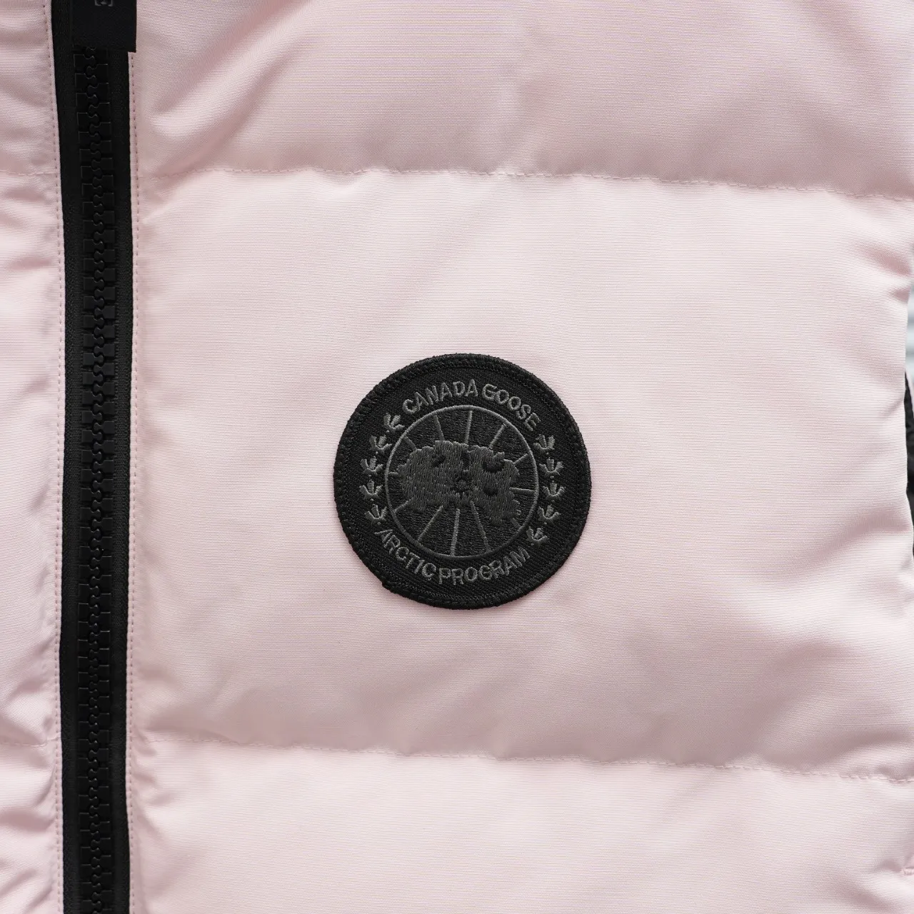P600 2267WB Grandview black label women's short vest. Constructed from Arctic Tech recycled fabric®, it features a cinchable hem for sleek styling and storage. Color: Pink Size: XS S M L XL